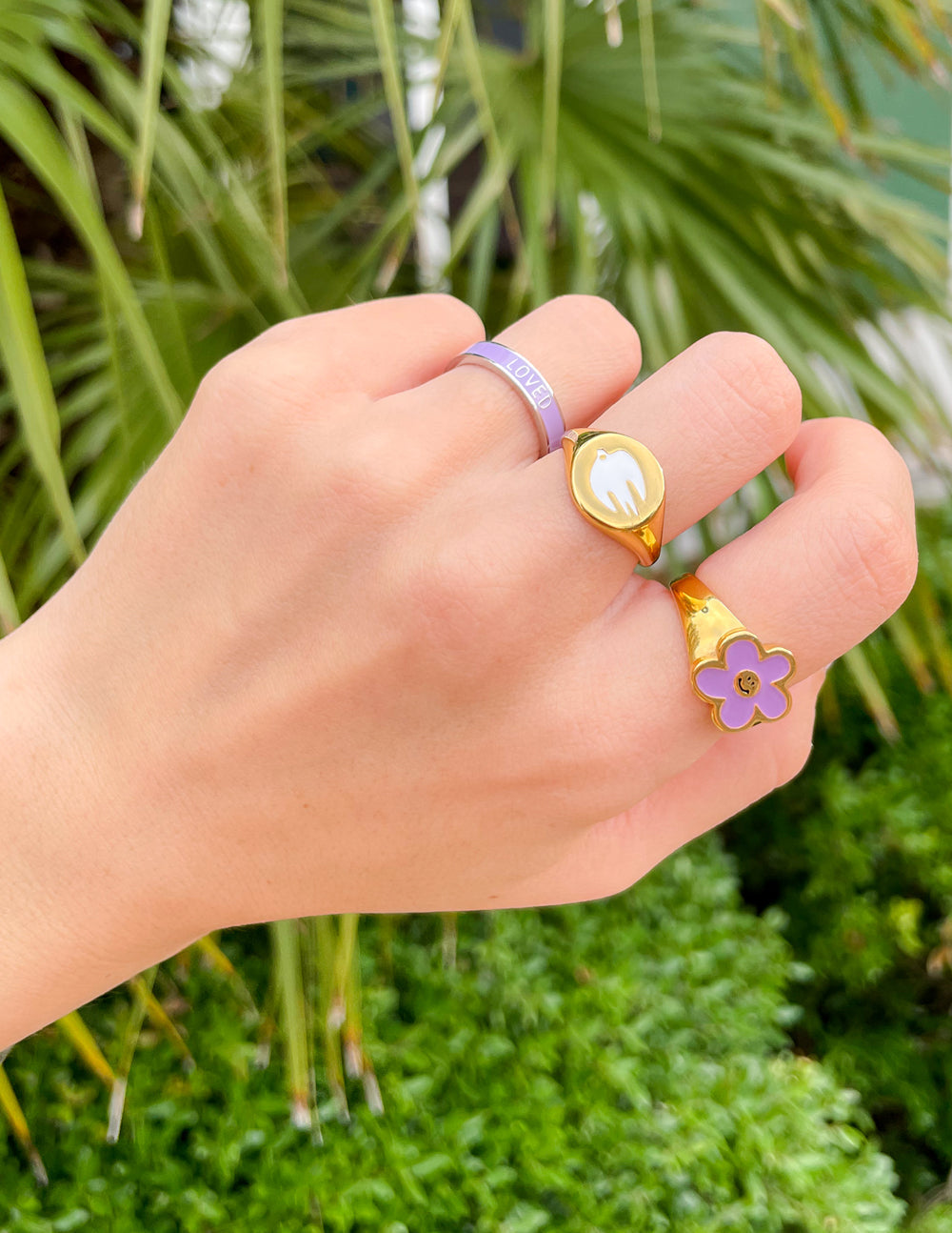 Anillo de paloma de oro y esmalte blanco